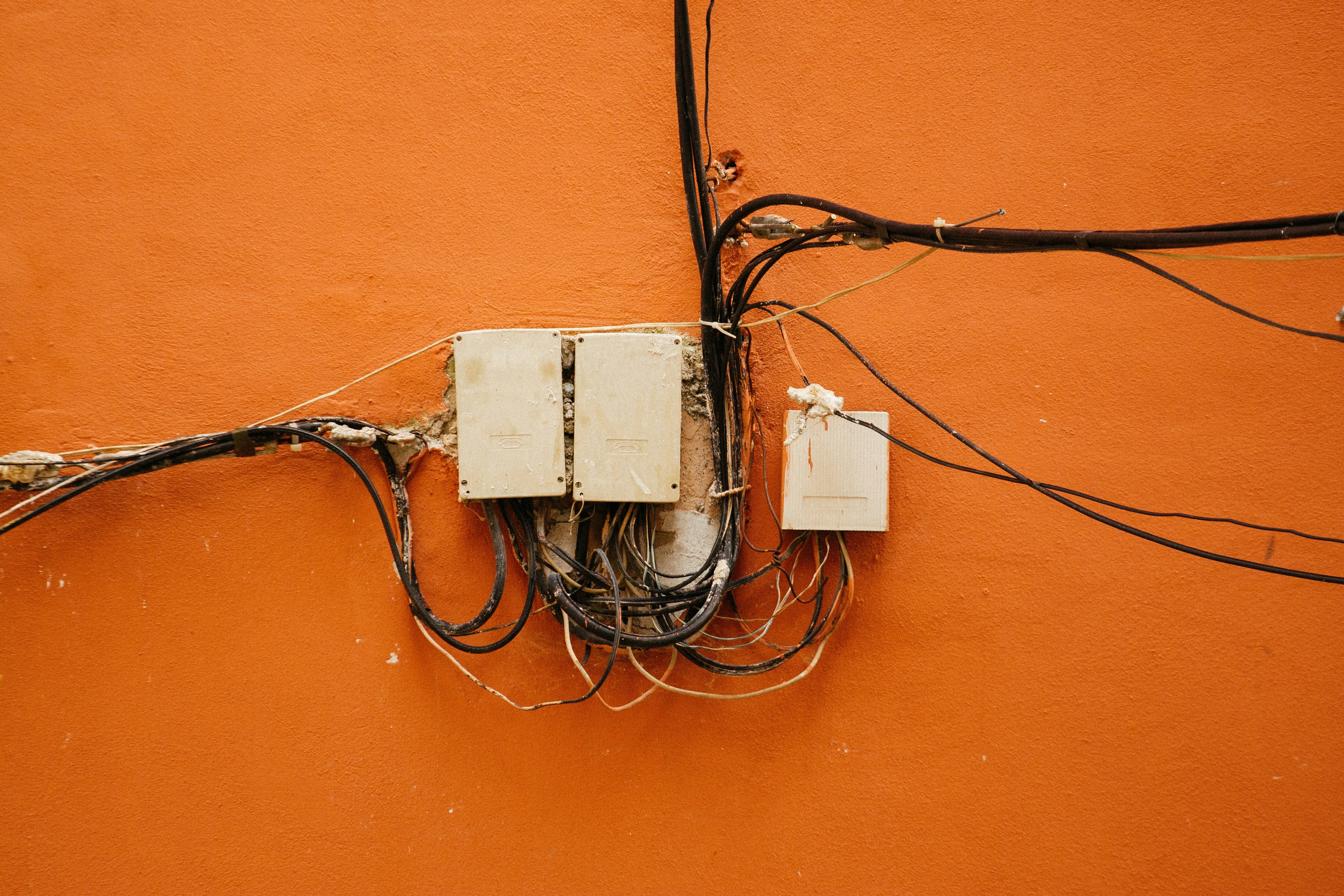 Verouderde elektrische installaties: een onderschat brandrisico in kmo’s
